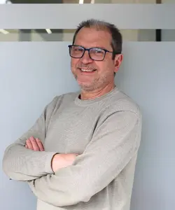 Antonio Fernández, especialista en procedimientos administrativos para vehículos fuera de uso en Santander